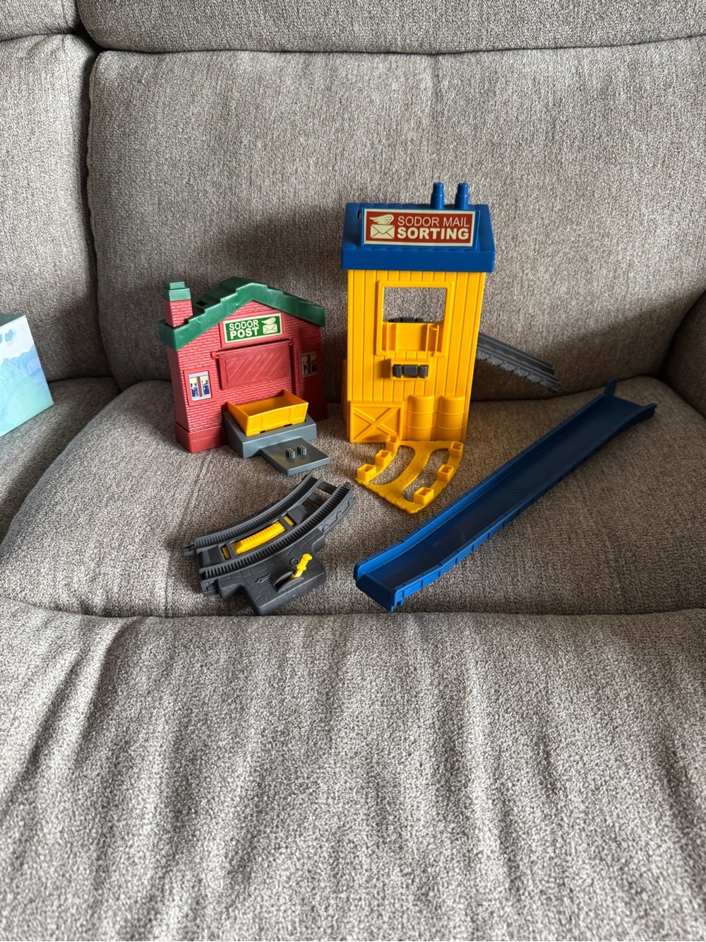 Mattel Sodor Mail Sorting Playset - Yellow, Red, Blue, Green